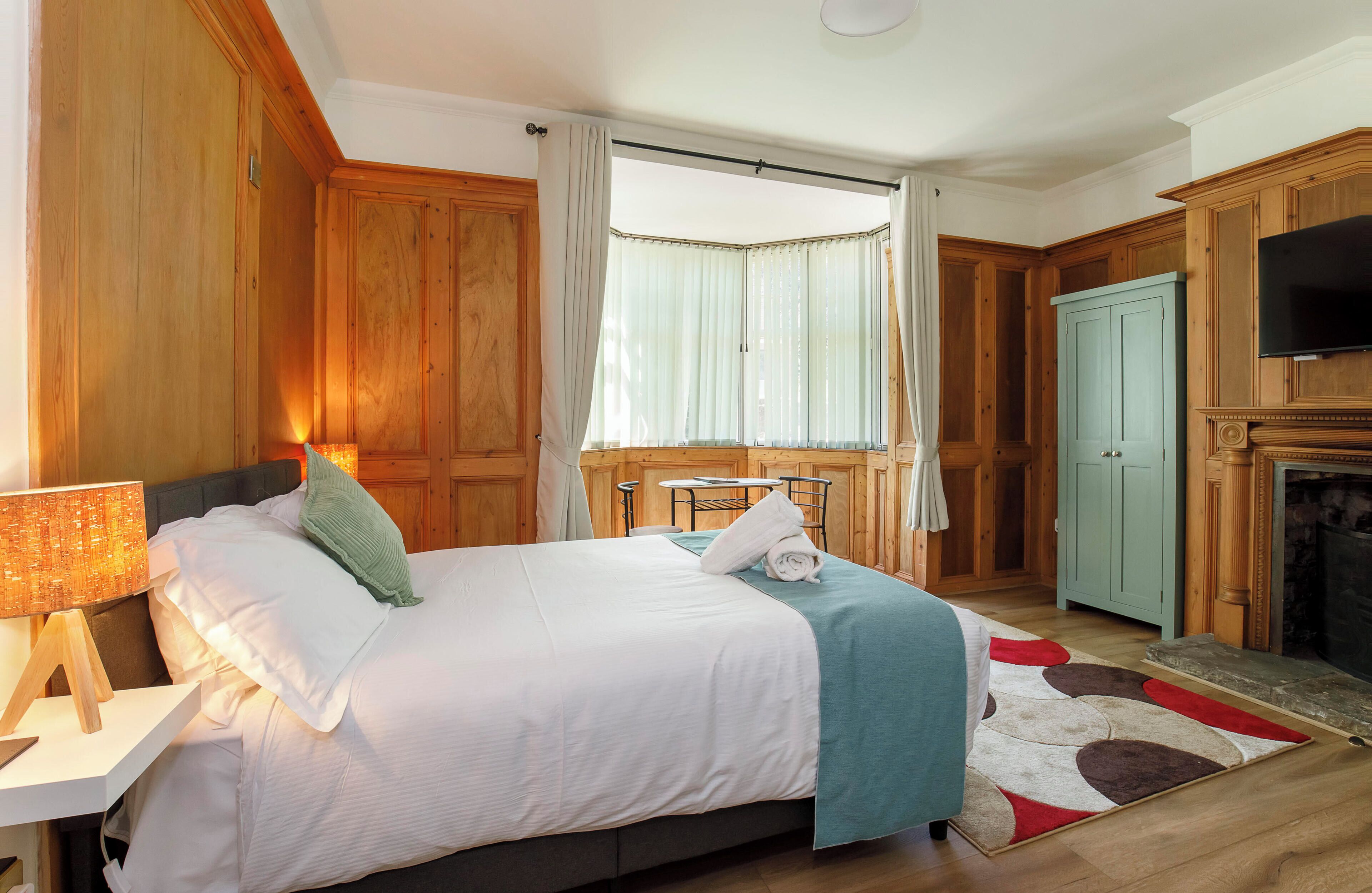 Classic Double Room, Ensuite (Double room) | Iron/ironing board (on request), free WiFi