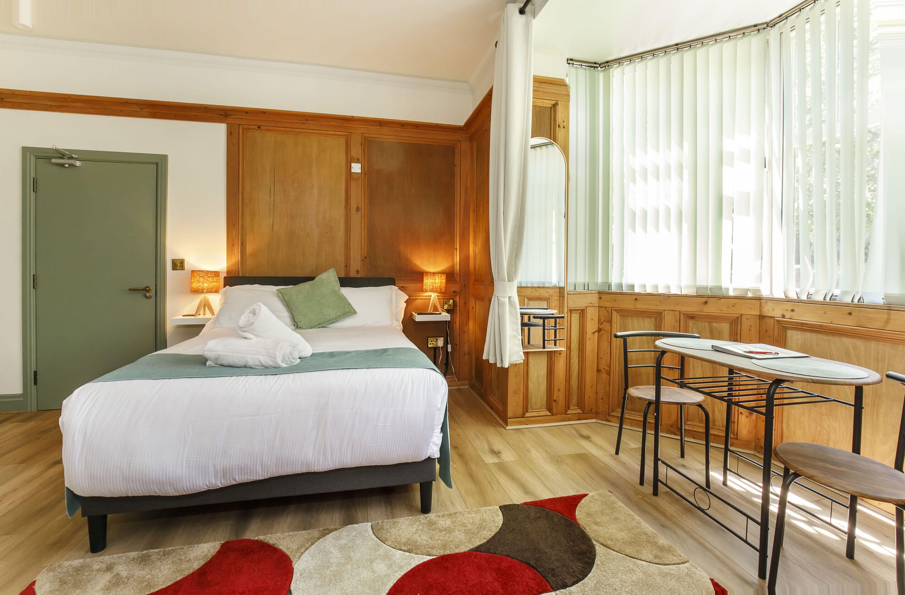 Classic Double Room, Ensuite (Double room) | Iron/ironing board (on request), free WiFi