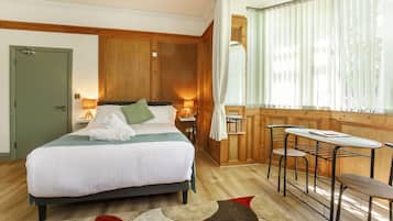 Classic Double Room, Ensuite (Double room) | Iron/ironing board (on request), free WiFi