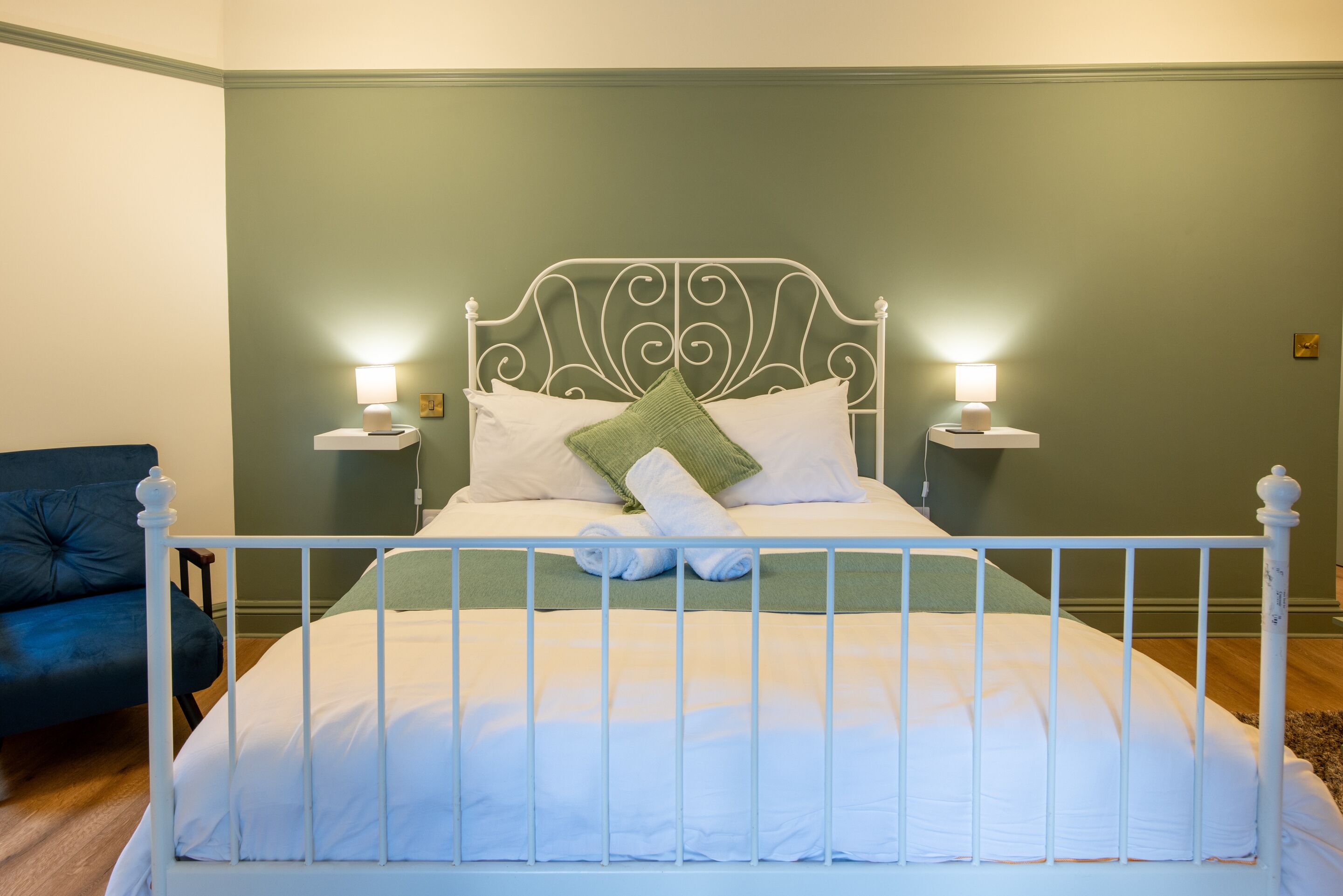 Classic Triple Room, Ensuite | Iron/ironing board, free WiFi