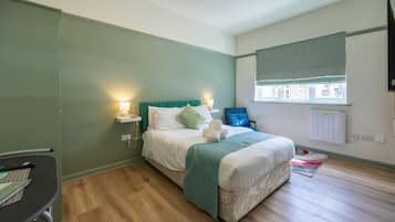 Classic Triple Room, Ensuite | Iron/ironing board, free WiFi