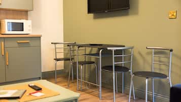 Classic Suite, Ensuite | Food and drink