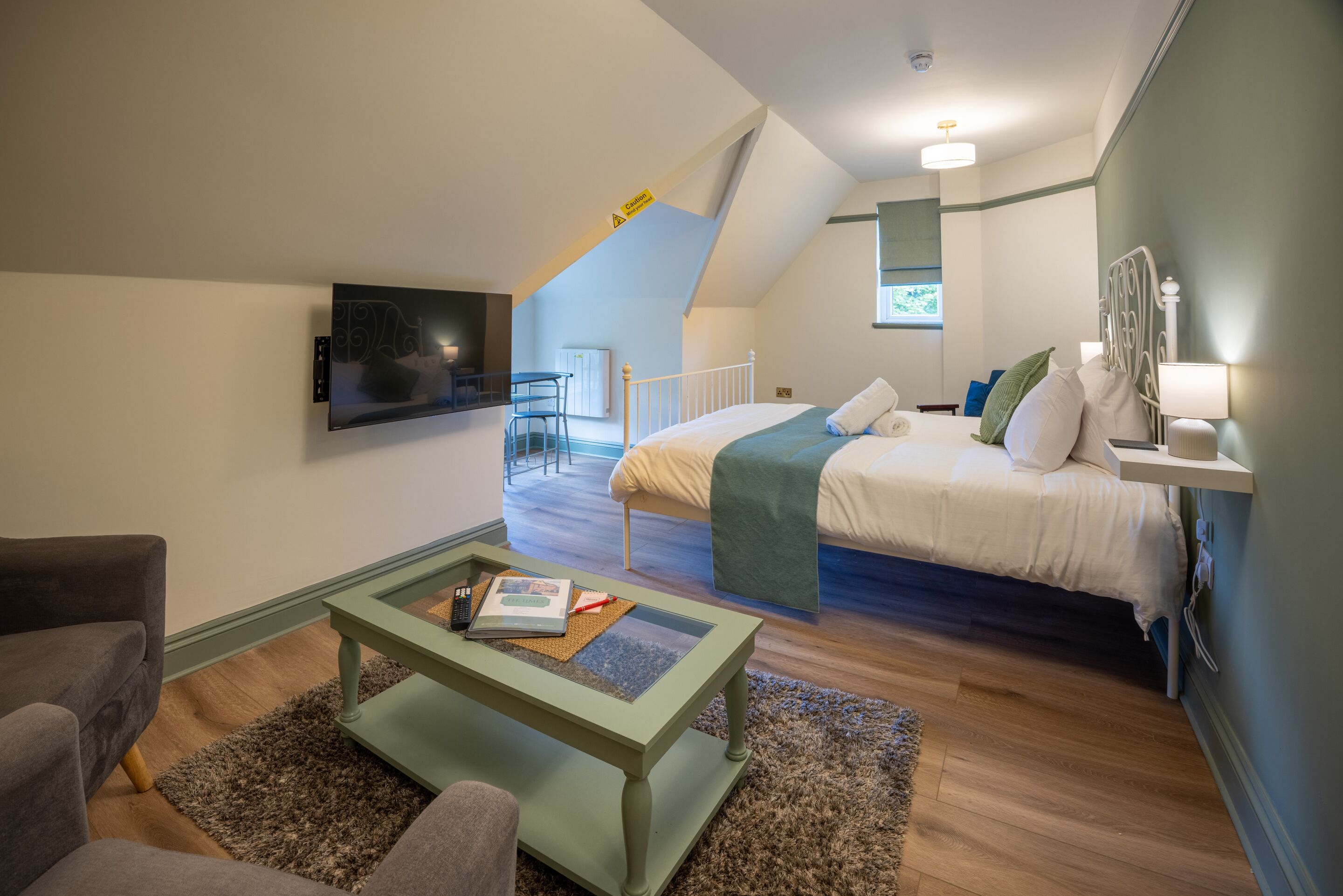 Classic Triple Room, Ensuite | Iron/ironing board, free WiFi