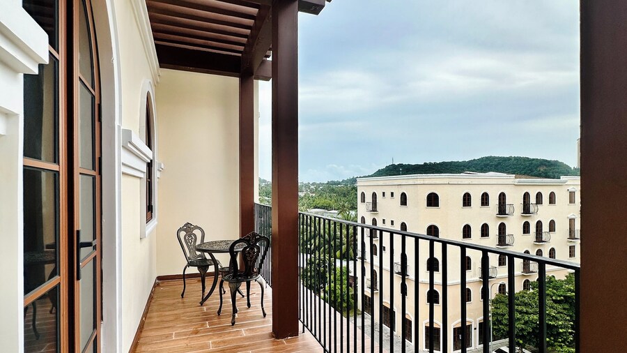 Momento Phu Quoc Hotel