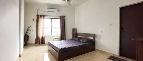 2 多间卧室、熨斗/熨衣板、WiFi、床单