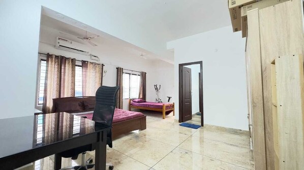 2 chambres, fer et planche à repasser, Wi-Fi, draps fournis