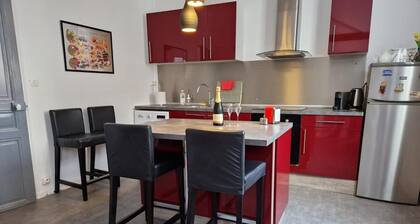 Apartment 'The Clubhouse - Hypercentre Épernay' with Mountain View and Wi-Fi