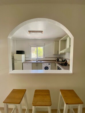 Apartment, 2 Bedrooms, Balcony, Mountain View | Private kitchen