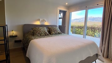 Blackout curtains, free WiFi