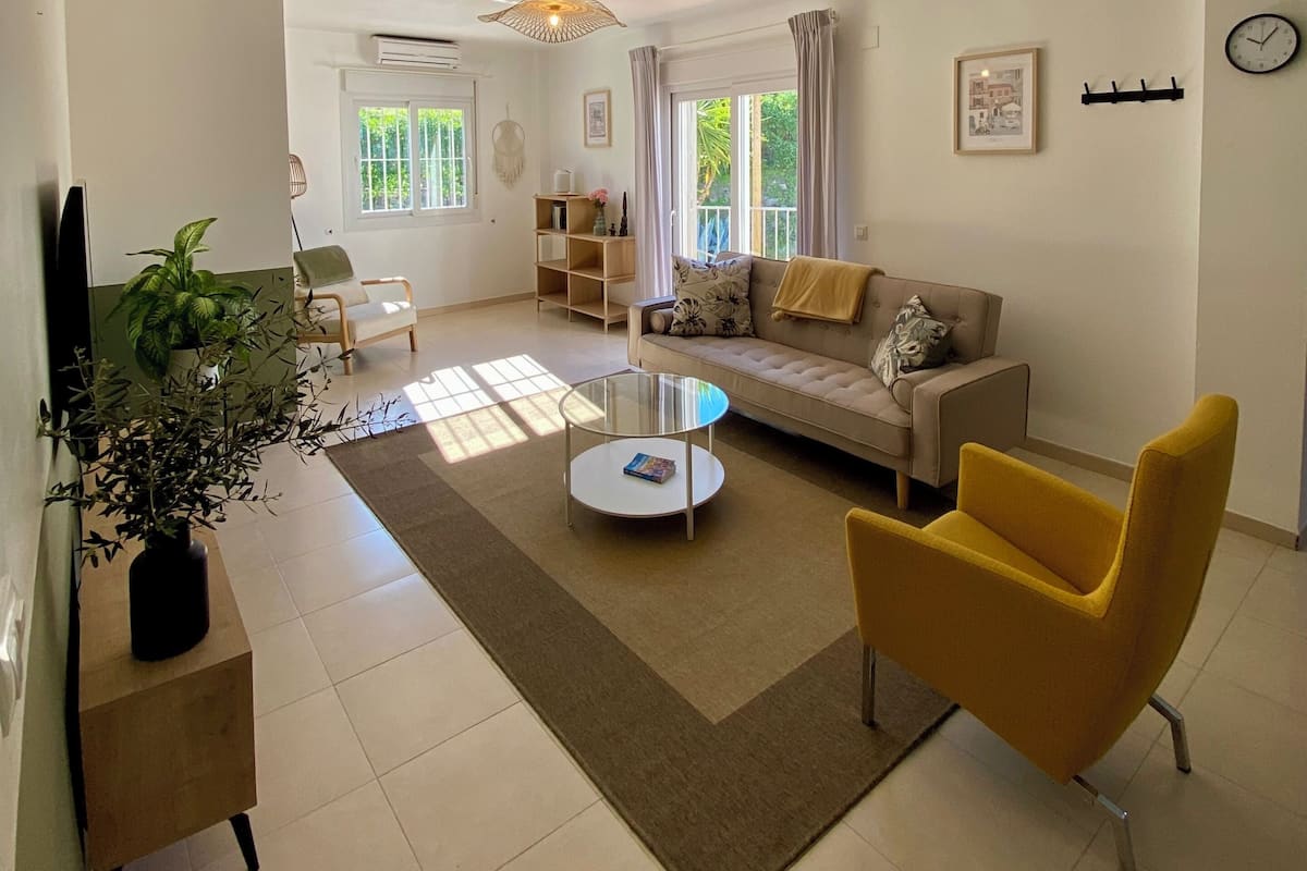 Apartment, 2 Bedrooms, Balcony, Mountain View | Living room | Printers