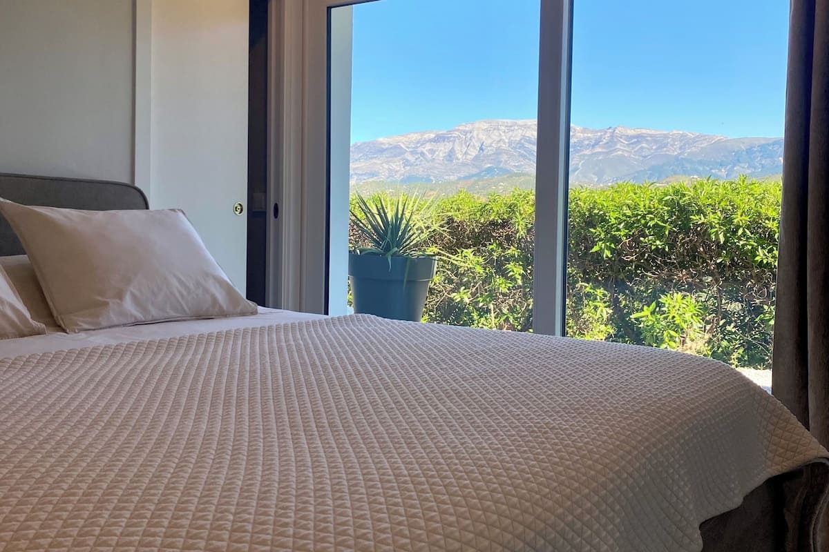 Apartment, 1 Bedroom, Mountain View | Blackout drapes, free WiFi