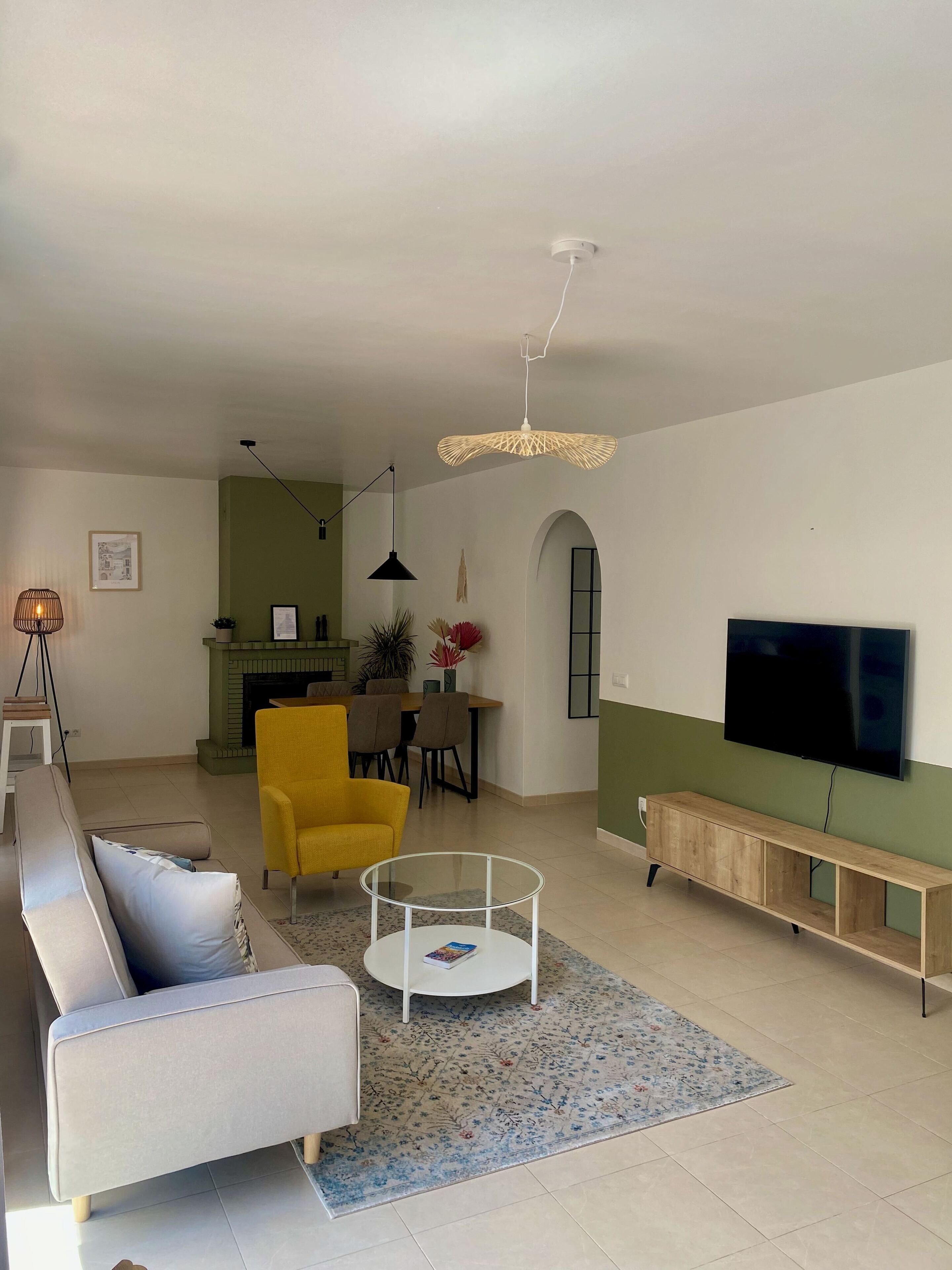 Apartment, 2 Bedrooms, Balcony, Mountain View | Living area | Printers