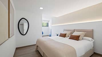 5 slaapkamers, een bureau, een strijkplank/strijkijzer, wifi