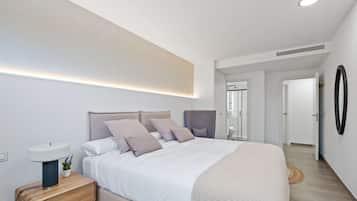 5 bedrooms, desk, iron/ironing board, WiFi