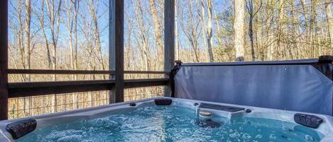 Outdoor spa tub