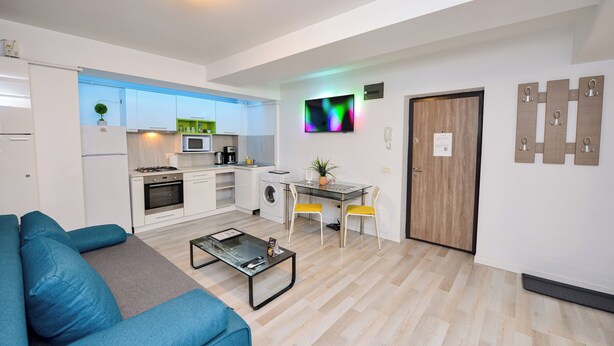 A modern apartment with a living room, kitchen, and dining area. - Bucharest Old Town Apartments (Bucharest)