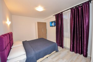 In-room safe, laptop workspace, blackout curtains, iron/ironing board