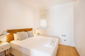 3 habitaciones, tabla de planchar con plancha, internet y ropa de cama 