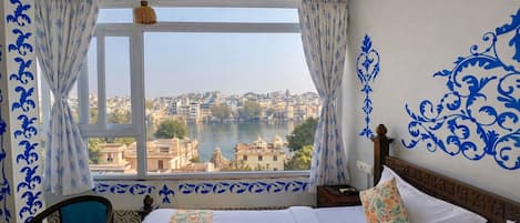 Egyptian cotton sheets, premium bedding, down comforters, soundproofing