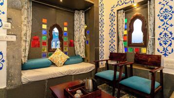 Senior Room | Living area | TV