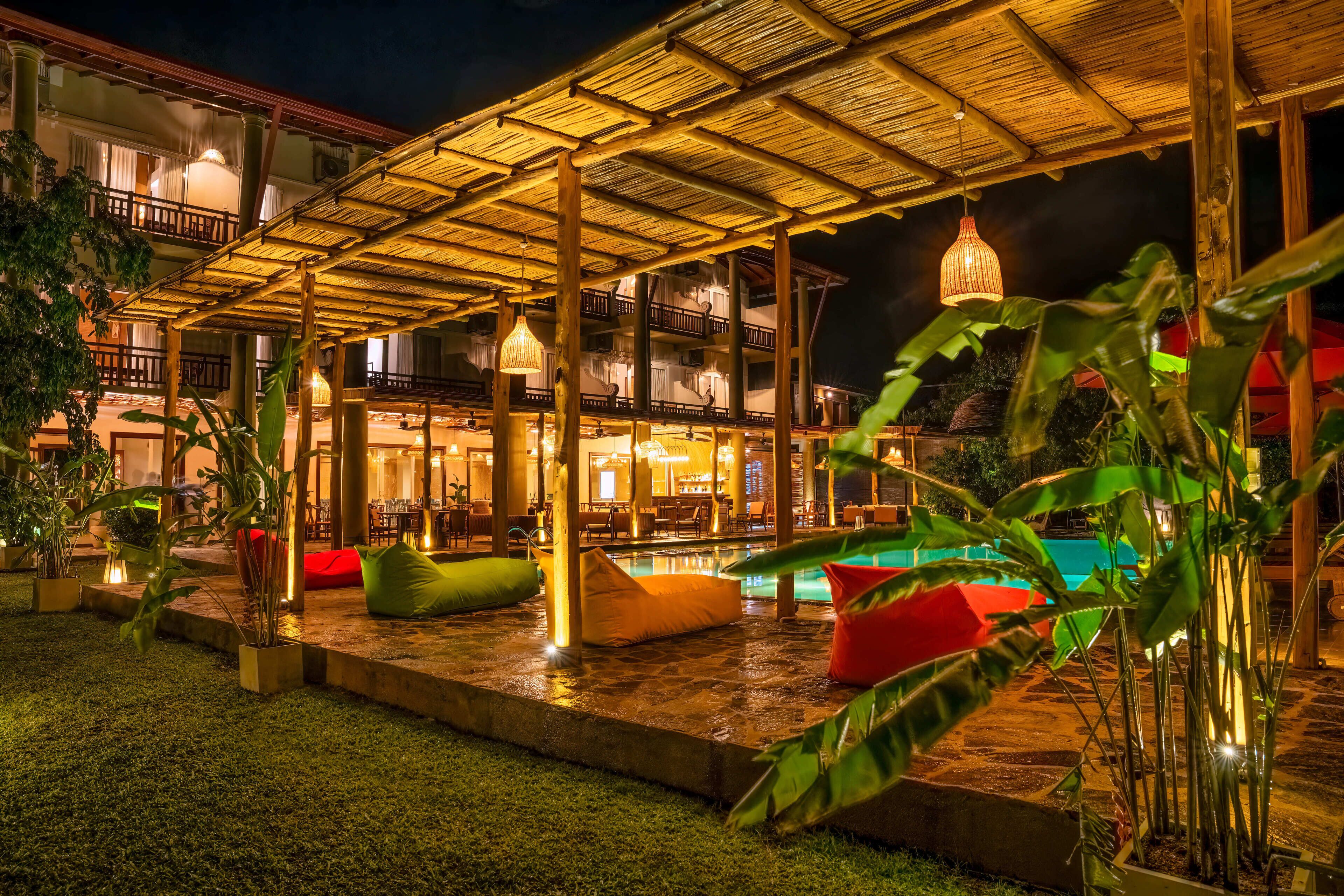 15 outdoor pools, pool umbrellas, lifeguards on site