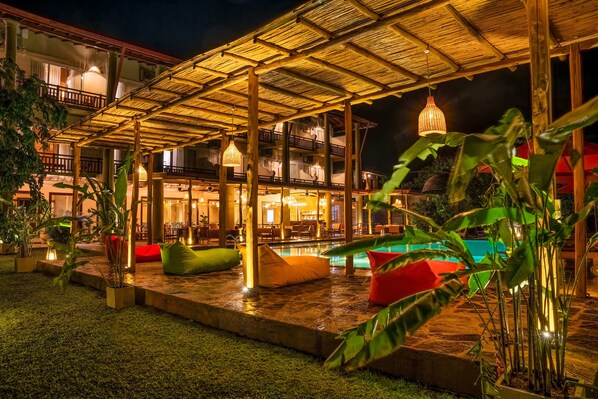 15 outdoor pools, pool umbrellas, lifeguards on site - Chaarya Lake (Yala)