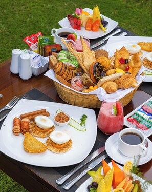 อาหารเช้าแบบคอนติเนนทัลทุกวัน (คิดค่าบริการ)