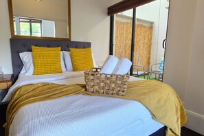 Iron/ironing board, free WiFi, bed sheets, wheelchair access