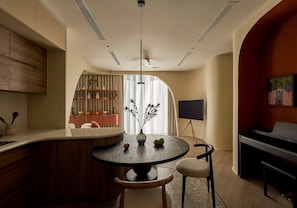 Free minibar, individually decorated, individually furnished, desk
