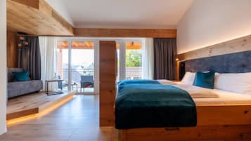 In-room safe, desk, soundproofing, free WiFi