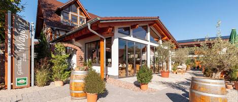 المنشأة من الخارج