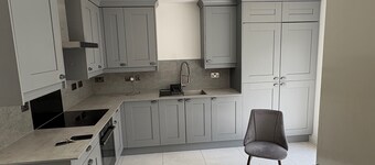 House - Sleeps 5, Private Parking & Pets Allowed