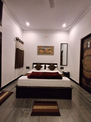 4 bedrooms, WiFi, bed sheets - Gitanjali Homestay by Lake Pichola Udaipur (Udaipur)