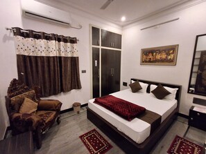 4 bedrooms, WiFi, bed sheets - Gitanjali Homestay by Lake Pichola Udaipur (Udaipur)