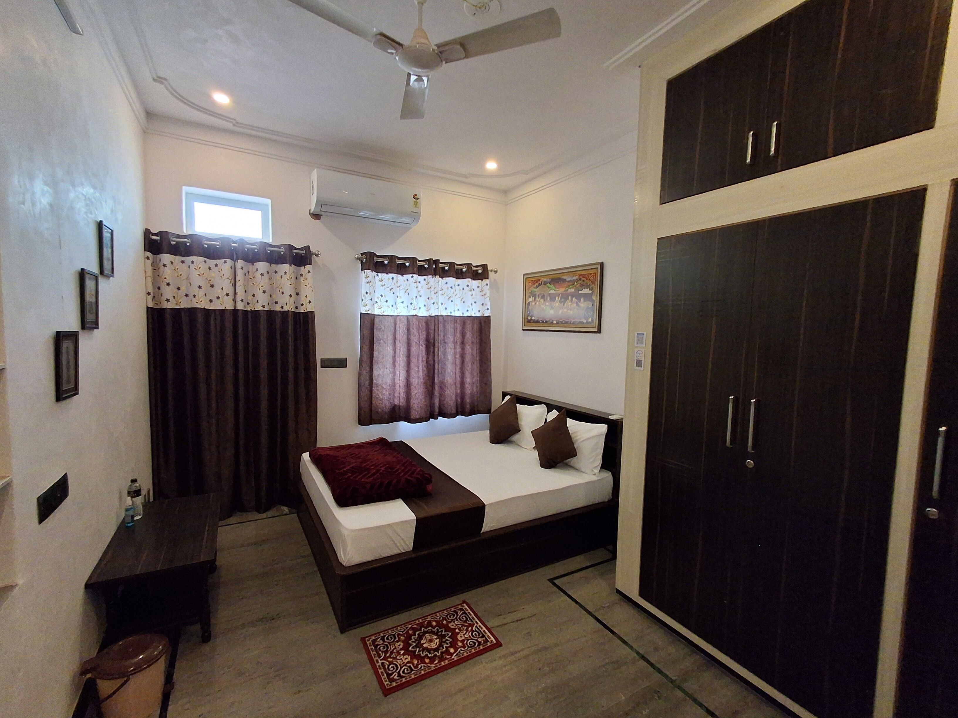 4 bedrooms, WiFi, bed sheets