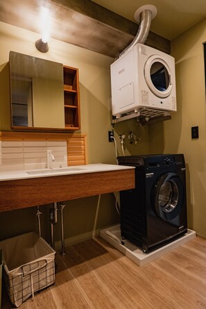 Family Condo, Beach View | Bathroom | Hair dryer, towels, shampoo, toilet paper