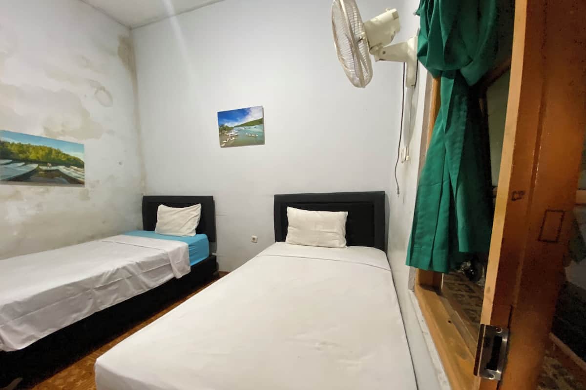 Deluxe Twin Room | Free WiFi, bed sheets