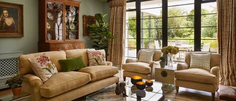 Televisie en een open haard