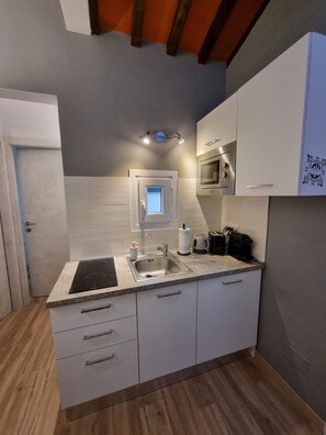 Mikroaaltouuni, liesi