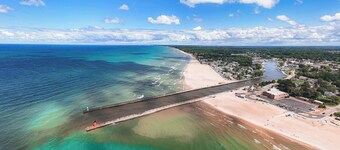 Harbor Views, Hot Tub, Walk to Beach, Dog Friendly