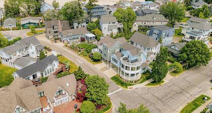 Harbor Views, Hot Tub, Walk to Beach, Dog Friendly