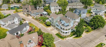 Harbor Views, Hot Tub, Walk to Beach, Dog Friendly