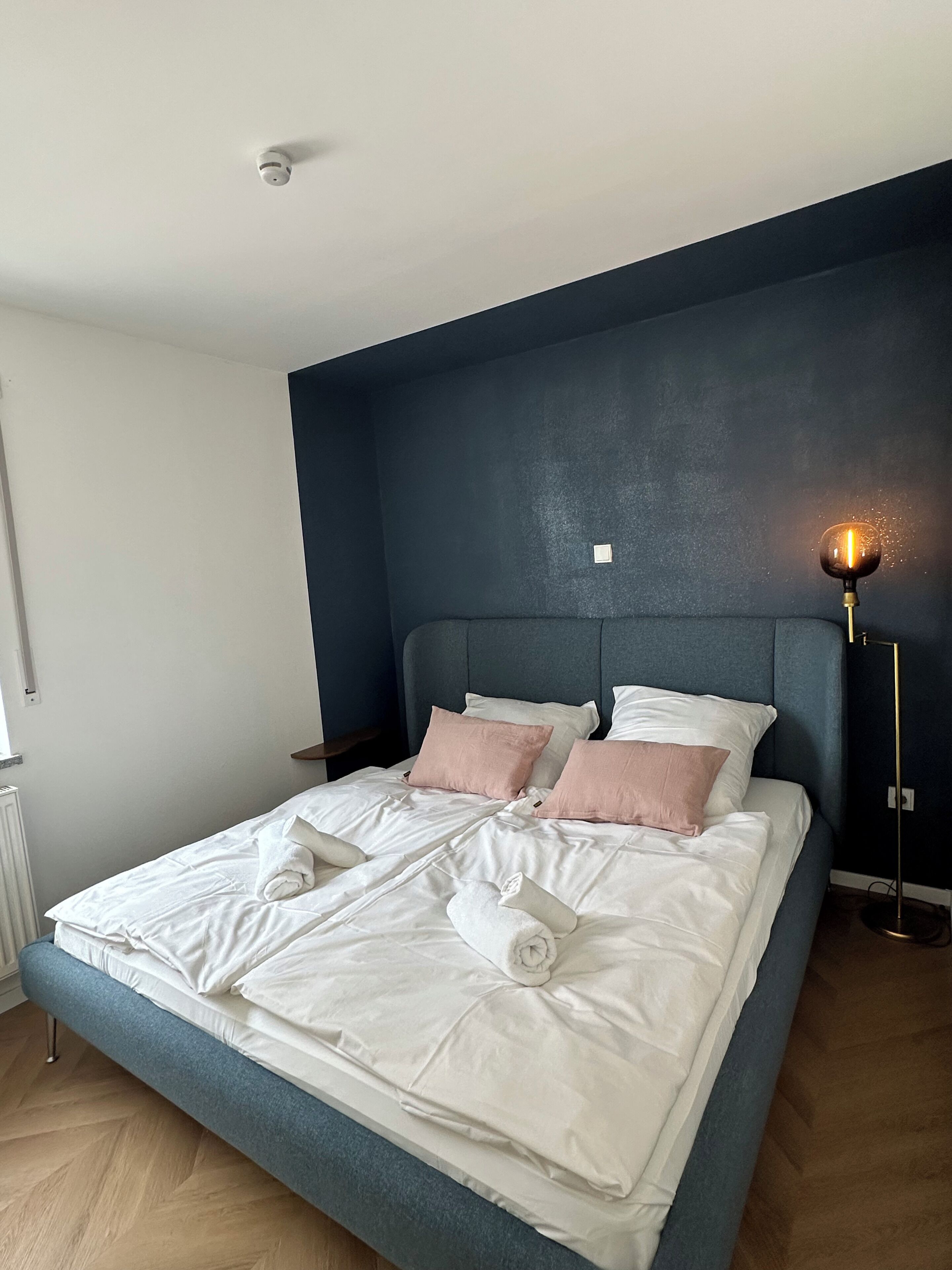 WiFi, bed sheets