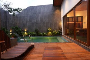 Indoor pool, pool loungers