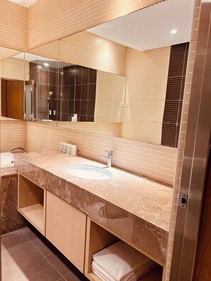 Basic Double Room | Bathroom