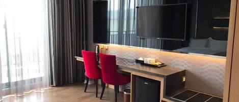 Quarto casal básico | Cortinas blackout, quartos à prova de som, Wi-Fi de cortesia