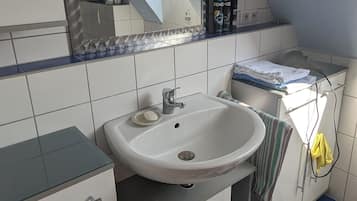 Dusche, Handtücher, Toilettenpapier