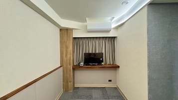 Comfort-herbergi með tvíbreiðu rúmi - borgarsýn | Ókeypis þráðlaus nettenging