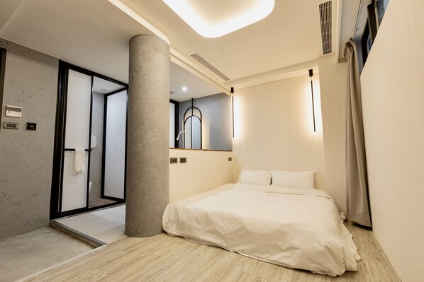 Comfort Double Room, City View | Free WiFi - Zuum Inn (Taipei)