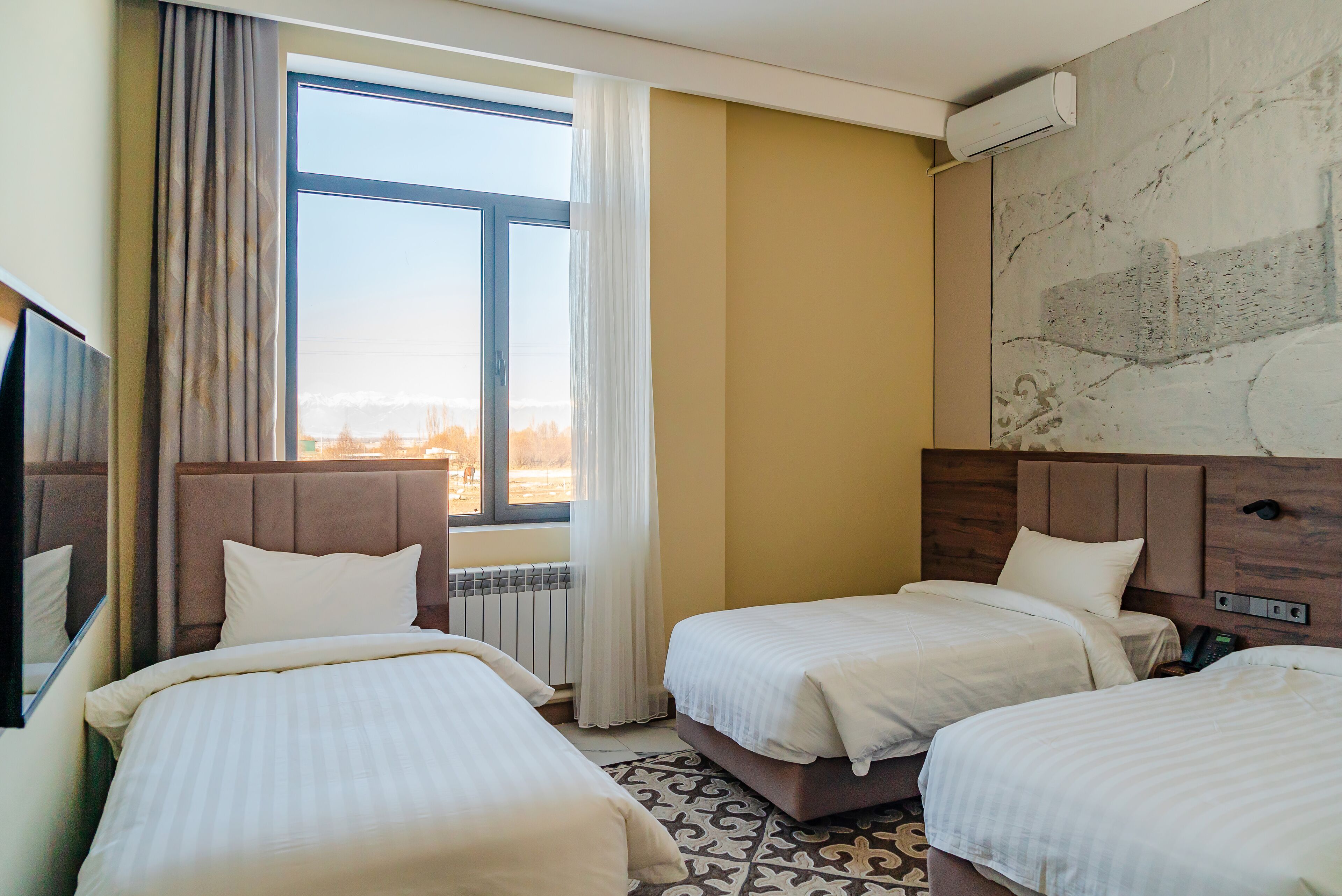 스탠다드 트리플룸 | 책상, 노트북 작업 공간, 암막 커튼, 방음 설비